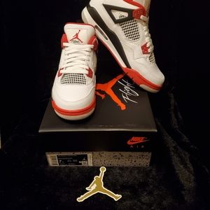 Nike Air Jordan 4 Retro Fire Red 2020 GS Size 7Y